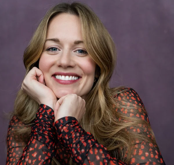 Cara Theobold 